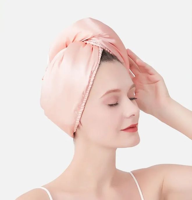 吹干好?10分钟轻松养成女明星「绸缎发」冰球突破豪华版app洗完头自然风干还是(图5) 吹干好?10分钟轻松养成女明星「绸缎发」冰球突破豪华版app洗完头自然风干还是(图5)